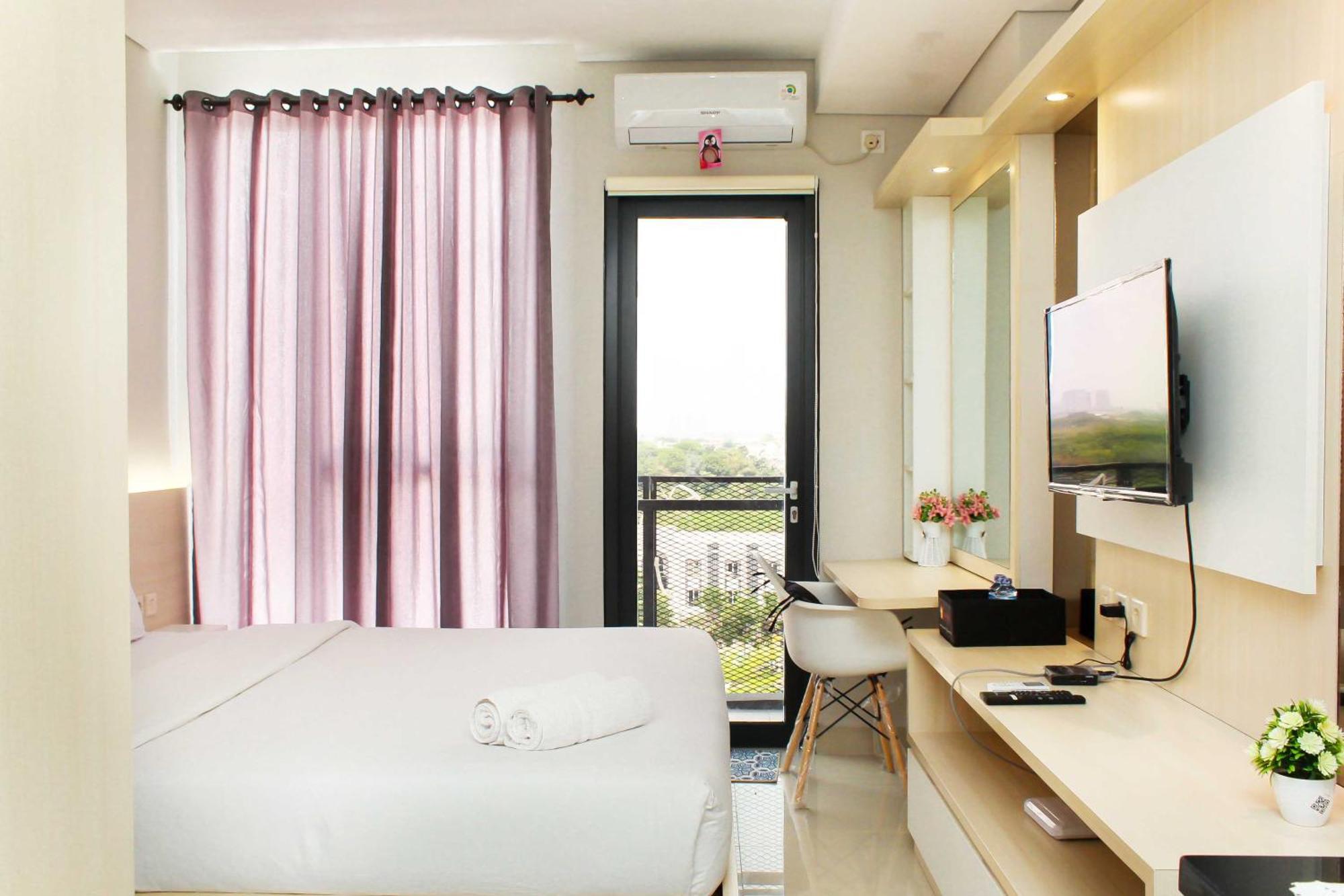 Homey And Tidy Monroe Tower By Travelio * Bekasi